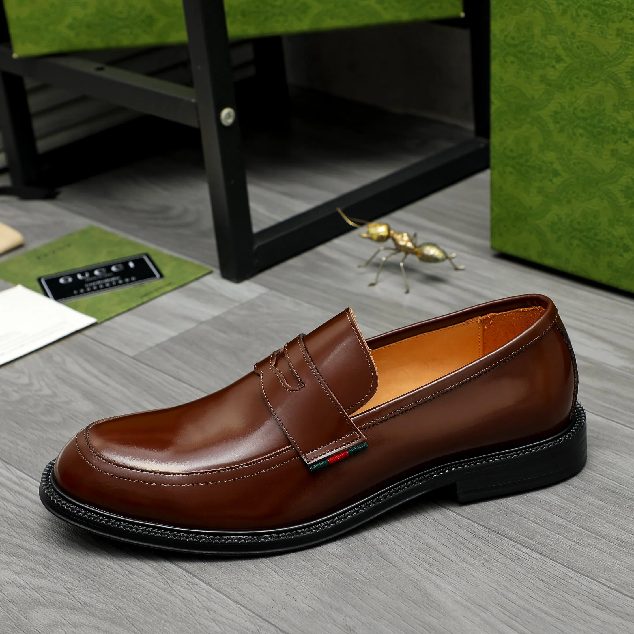 Men's shoes 💰500 Product trademark: GUCCI "Gucci" business slip-on leather shoes Regular size: 38-44 (45.46 custom-made, non-returnable) Product materials: Selected pearlescent cowhide upper, cowhide lining, original rubber outsole